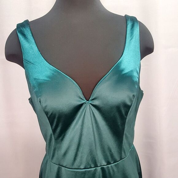 B.SMART Mermaid Gown backless Long Bow Ruffled Tail in Emerald Green in size 13 - Picture 7 of 9